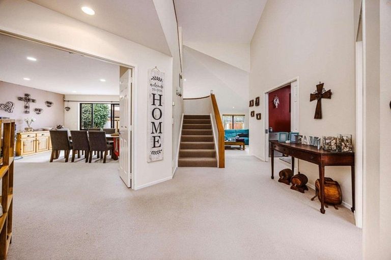 Photo of property in 22 Gillard Place, Eastern Beach, Auckland, 2012