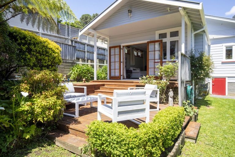 Photo of property in 166 Wadestown Road, Wadestown, Wellington, 6012