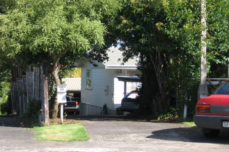 Photo of property in 27 Bridgens Avenue, Te Atatu Peninsula, Auckland, 0610