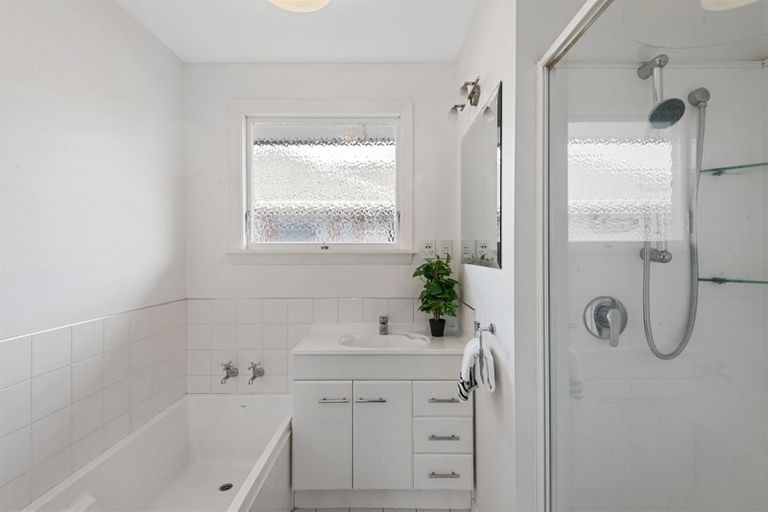 Photo of property in 10 Cotswold Avenue, Bishopdale, Christchurch, 8053