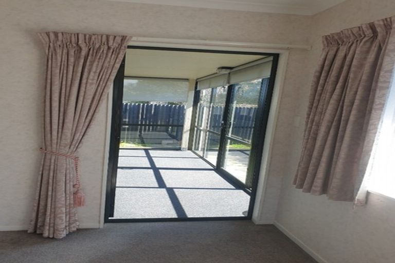 Photo of property in 3 Riversdale Drive, Merrilands, New Plymouth, 4312