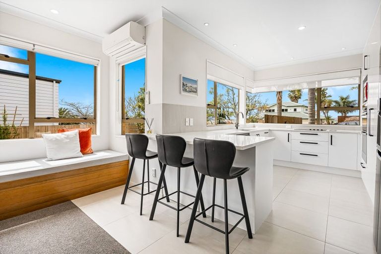 Photo of property in 30 Vermeer Place, West Harbour, Auckland, 0618