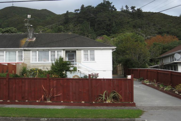 Photo of property in 43 Cleland Crescent, Naenae, Lower Hutt, 5011