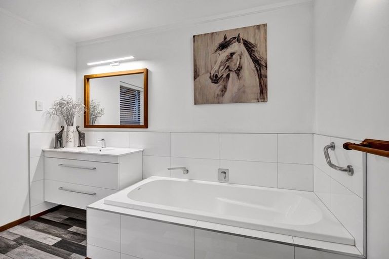 Photo of property in 13 Awai Road, Tarurutangi, New Plymouth, 4372