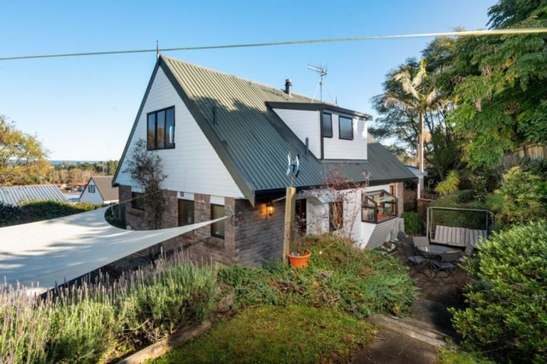 Photo of property in 17 Pokapu Place, Bethlehem, Tauranga, 3110