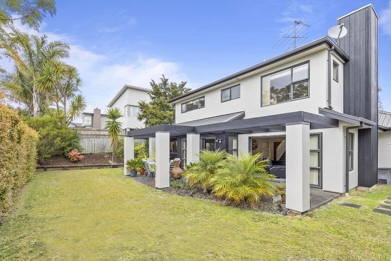 Photo of property in 21 Newbury Place, Schnapper Rock, Auckland, 0632