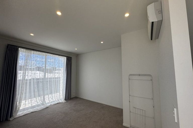 Photo of property in 21 Wharetana Crescent, New Lynn, Auckland, 0600