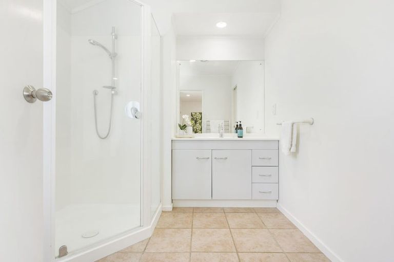 Photo of property in 2/67 Andrew Road, Howick, Auckland, 2010