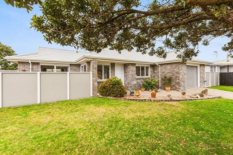 Photo of property in 24 Rangiatea Street, Paraparaumu Beach, Paraparaumu, 5032