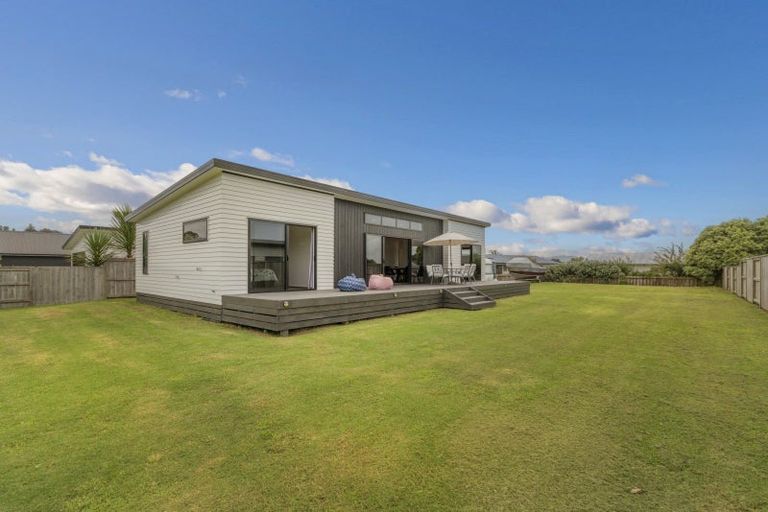 Photo of property in 16 Navigation Drive, Cooks Beach, Whitianga, 3591