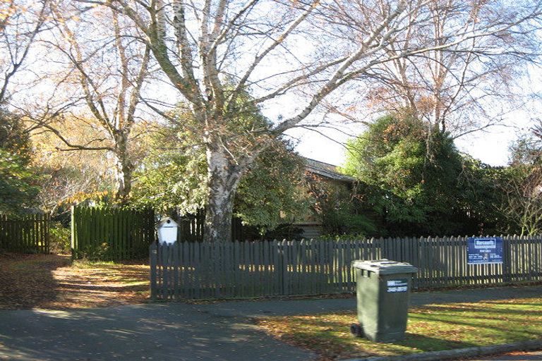 Photo of property in 52 Warren Crescent, Hillmorton, Christchurch, 8025
