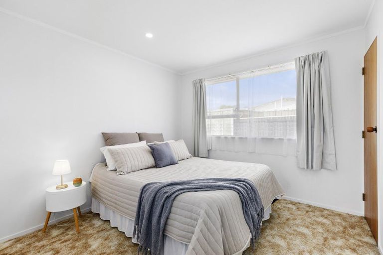 Photo of property in 1/21 Roband Crescent, Brown Owl, Upper Hutt, 5018