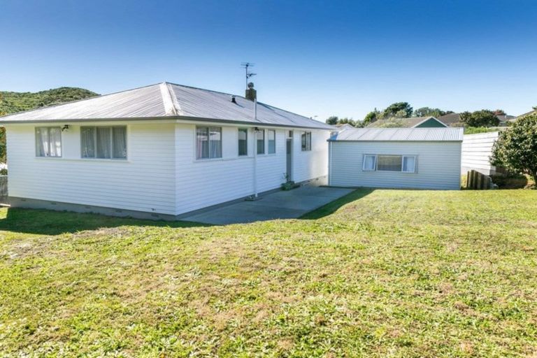 Photo of property in 29 Mahinawa Street, Takapuwahia, Porirua, 5022