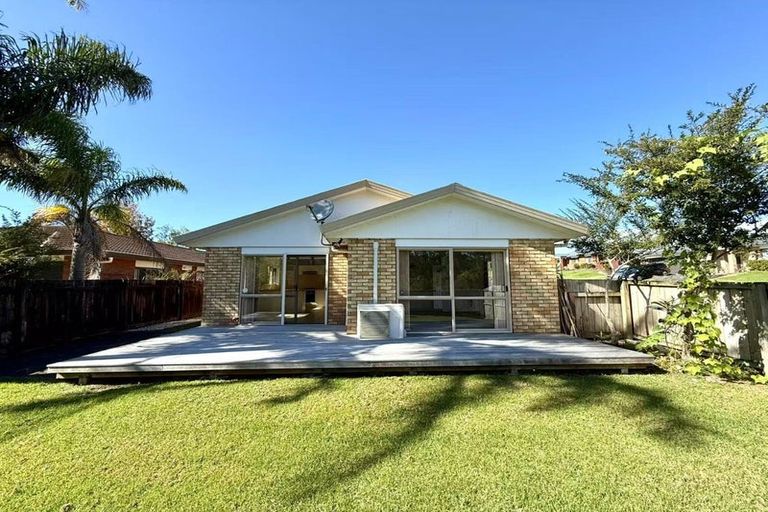 Photo of property in 17 Parkcrest Drive, Henderson, Auckland, 0612