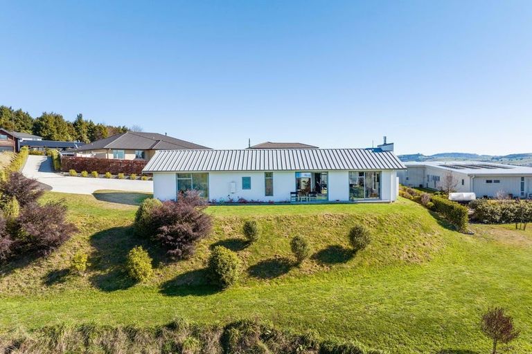 Photo of property in 47 Botanical Heights Drive, Waipahihi, Taupo, 3330