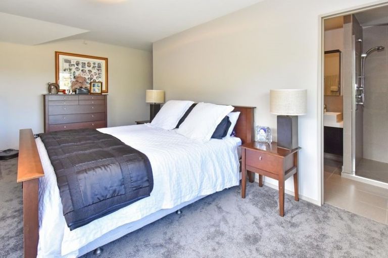 Photo of property in 12 Tuakura Way, The Gardens, Auckland, 2105