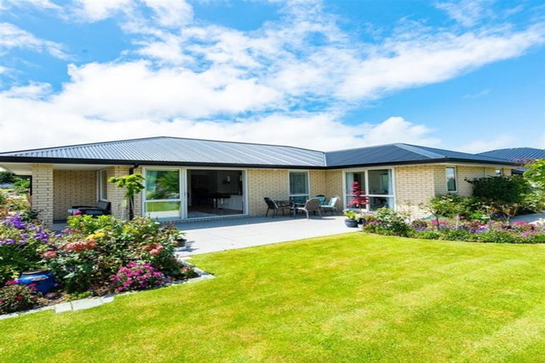 Photo of property in 19 Eric Batchelor Place, Waimate, 7924