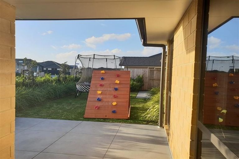 Photo of property in 2 Te Kio Crescent, Papamoa Beach, Papamoa, 3118