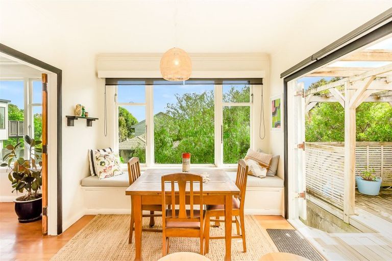 Photo of property in 131 Renown Road, Raumati South, Paraparaumu, 5032