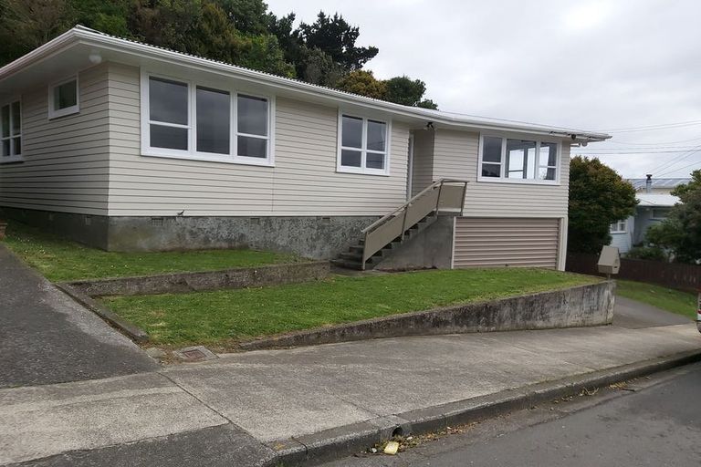 Photo of property in 92 Beazley Avenue, Paparangi, Wellington, 6037