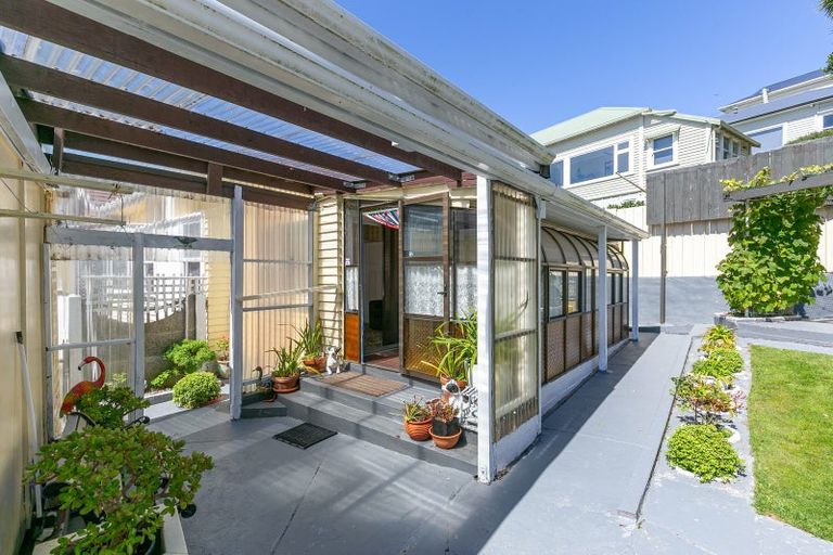 Photo of property in 64 Duncan Terrace, Kilbirnie, Wellington, 6022