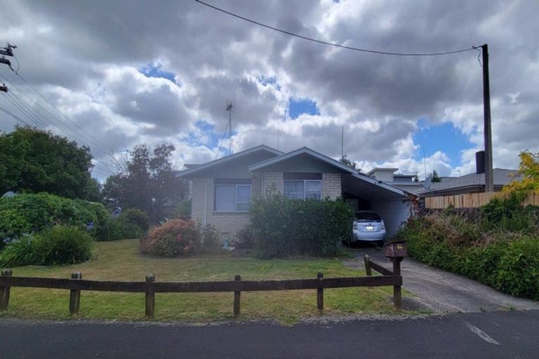 Photo of property in 142 Old Farm Road, Hamilton East, Hamilton, 3216