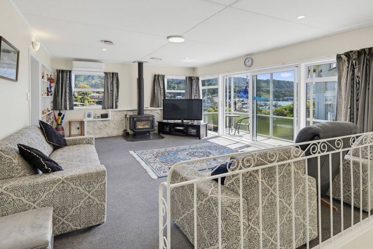 Photo of property in 10 Seaview Crescent, Picton, 7220