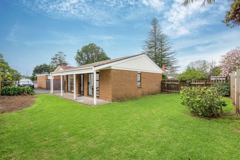 Photo of property in 2/63 Butley Drive, Farm Cove, Auckland, 2012