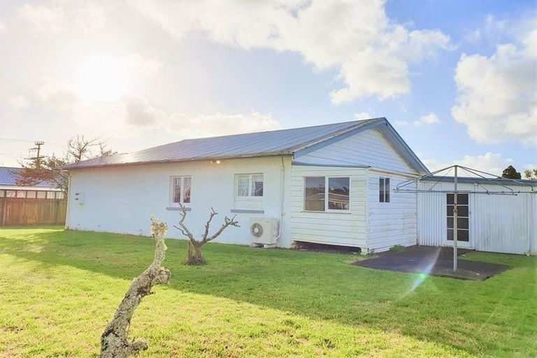 Photo of property in 1 Glen Norman Avenue, Henderson, Auckland, 0610