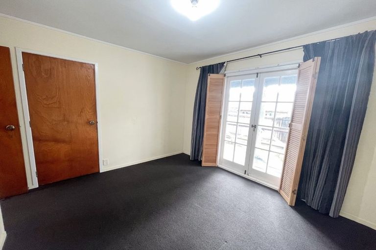 Photo of property in 51 Oreil Avenue, West Harbour, Auckland, 0618