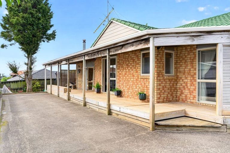 Photo of property in 21a Savoy Road, Glen Eden, Auckland, 0602