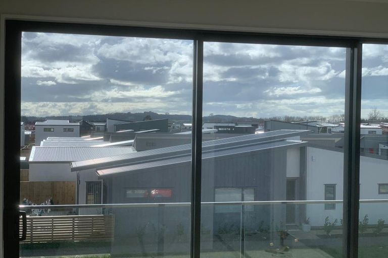 Photo of property in 28 Parahau Road, Papakura, 2110