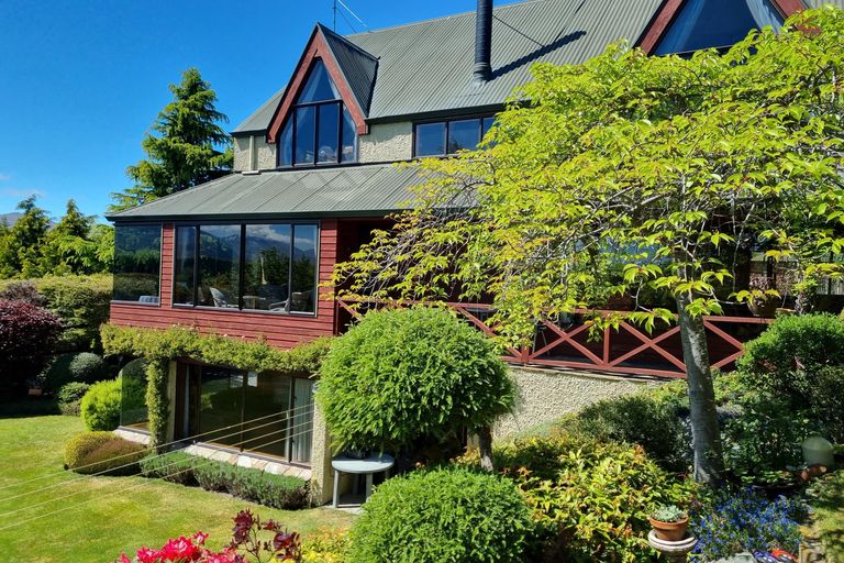 Photo of property in 5 Burnett Place, Lake Tekapo, 7999