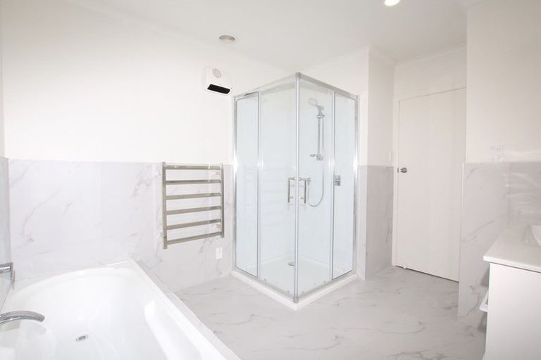 Photo of property in 306 Sunset Road, Windsor Park, Auckland, 0632