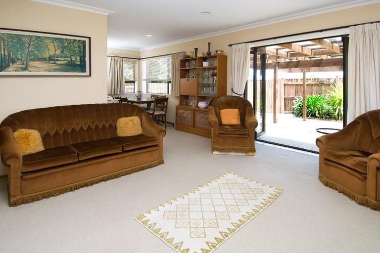 Photo of property in 2/9 Kallaroo Place, Botany Downs, Auckland, 2010