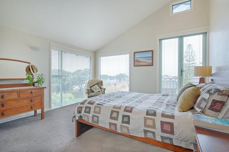 Photo of property in 1/42 Churchill Road, Murrays Bay, Auckland, 0630