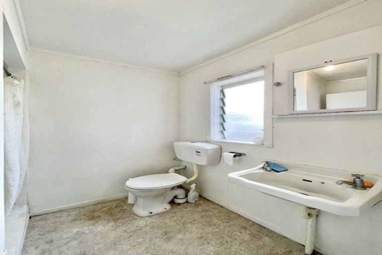 Photo of property in 17 East Street, Petone, Lower Hutt, 5012