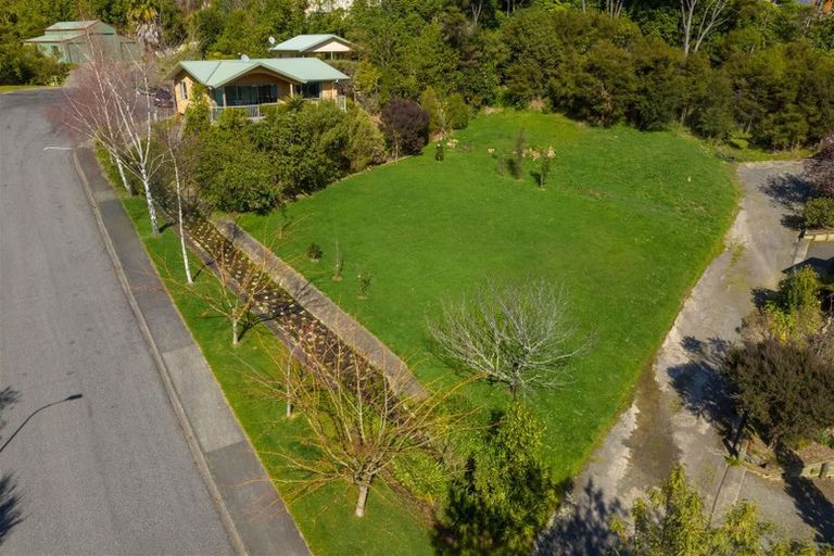 Photo of property in 19 Amelia Crescent, Waikawa, Picton, 7220