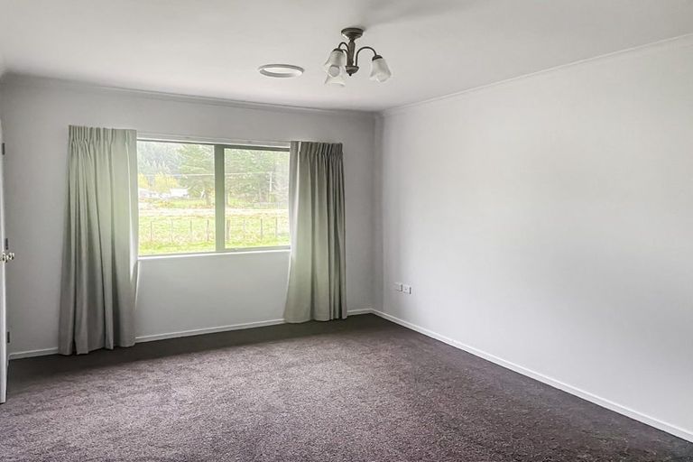 Photo of property in 150 Upper Fitzherbert Road, Wainuiomata, Lower Hutt, 5373