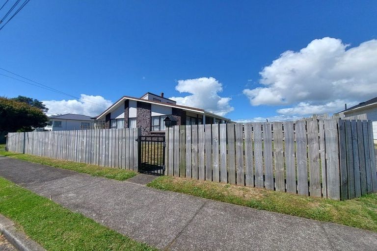 Photo of property in 15 Selwyn Street, Lower Vogeltown, New Plymouth, 4310