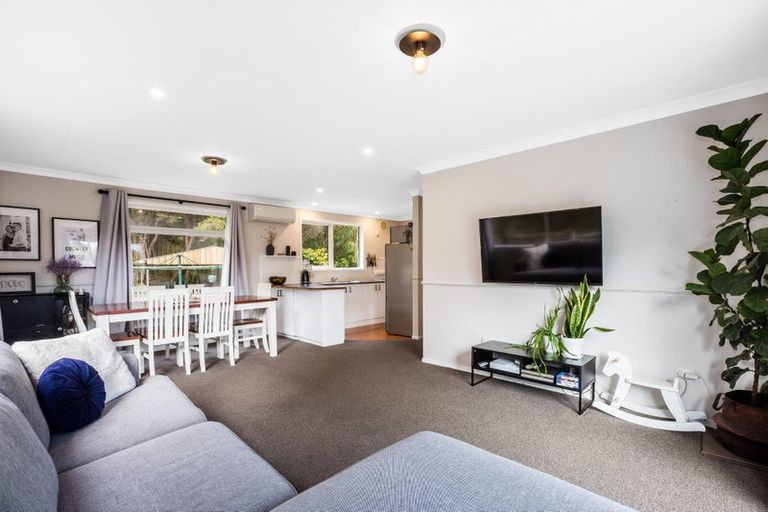 Photo of property in 9 Gaff Place, Whitby, Porirua, 5024