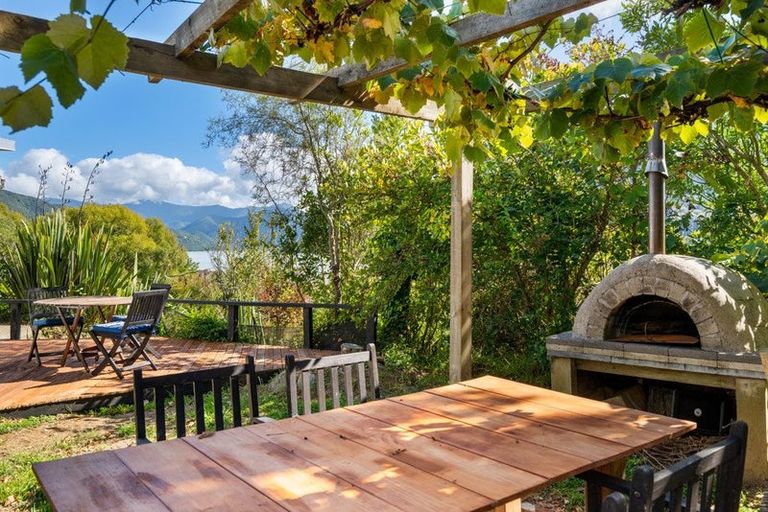 Photo of property in 948 Queen Charlotte Drive, Linkwater, Picton, 7281