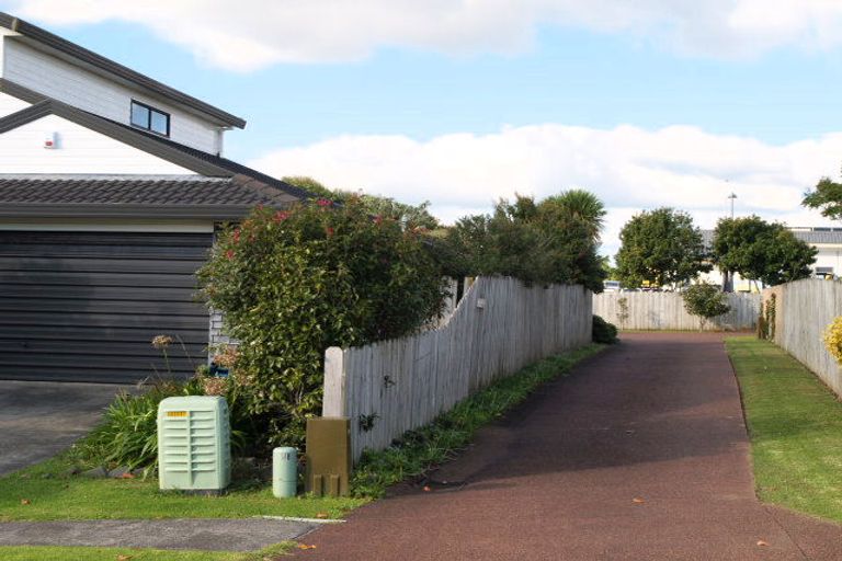 Photo of property in 60 Bob Charles Drive, Golflands, Auckland, 2013