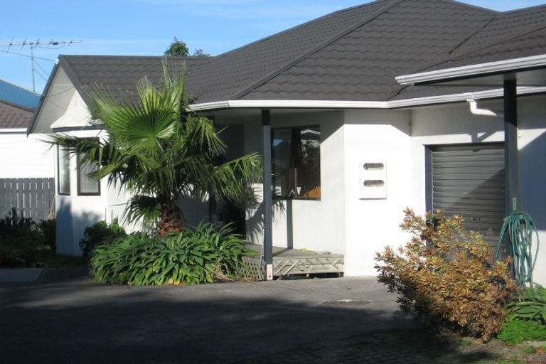 Photo of property in 2/275 Hobsonville Road, Hobsonville, Auckland, 0618