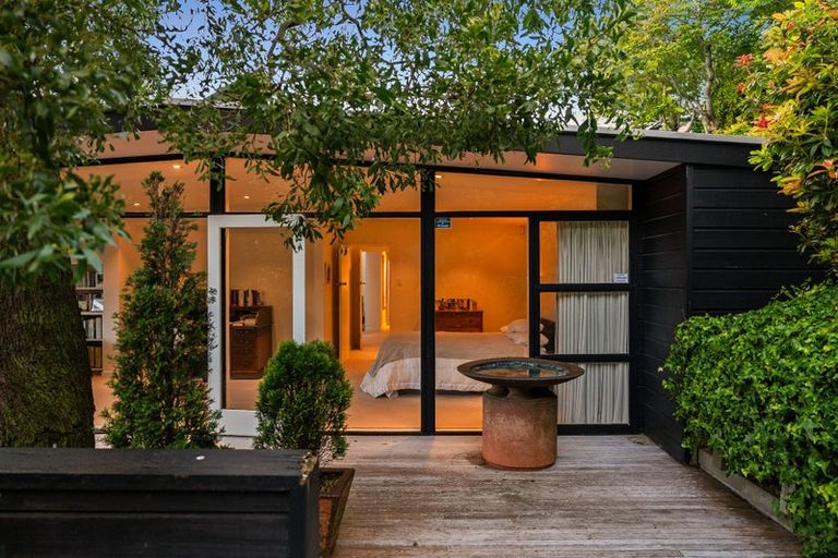 Photo of property in 85 Nicholson Road, Khandallah, Wellington, 6035