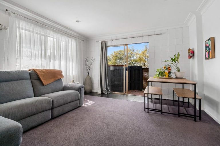Photo of property in 1/36 Moore Street, Hillcrest, Auckland, 0627