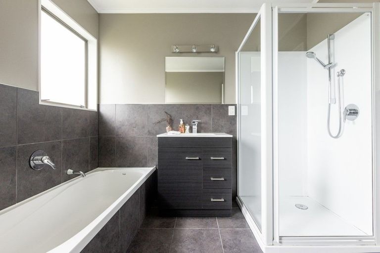 Photo of property in 32 Duckworth Crescent, Greenmeadows, Napier, 4112