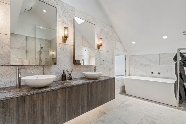 Photo of property in 10 Ida Way, Omaha, 0986