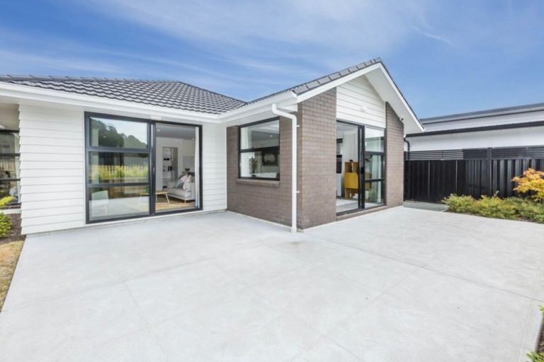 Photo of property in 2 Hopkirk Avenue, Wallaceville, Upper Hutt, 5018