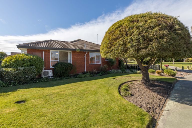 Photo of property in 1/25 Peebles Drive, Hei Hei, Christchurch, 8042